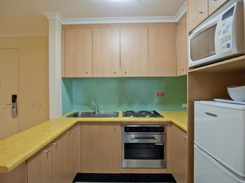 Oaks Waterfront Resort - The Entrance - Surfers Paradise Gold Coast 21