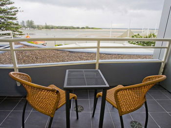 Oaks Waterfront Resort - The Entrance - Surfers Paradise Gold Coast 32