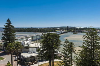 Oaks Waterfront Resort - The Entrance - Surfers Paradise Gold Coast 38