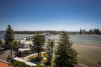 Oaks Waterfront Resort - The Entrance - Surfers Paradise Gold Coast 40
