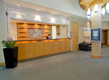 Oaks Waterfront Resort - The Entrance - Surfers Paradise Gold Coast 1