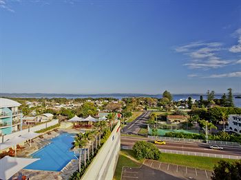 Oaks Waterfront Resort - The Entrance - Surfers Paradise Gold Coast 5