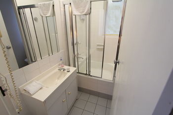 Drummond Apartments Services - Surfers Paradise Gold Coast 6
