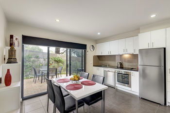 Bungunyah Apartments - Surfers Paradise Gold Coast 11