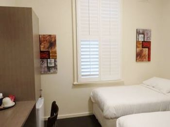 Naughtons Parkville Hotel - Surfers Paradise Gold Coast 5