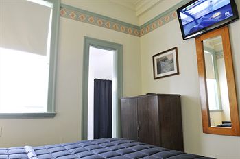 Hotel Gosford - Surfers Paradise Gold Coast 0