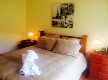 Australian Home Away @ East Doncaster Andersons Creek 1 - Surfers Paradise Gold Coast 6