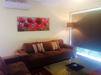 Australian Home Away @ East Doncaster Andersons Creek 1 - Surfers Paradise Gold Coast 13