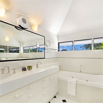 43 Cooran Court - Surfers Paradise Gold Coast 2