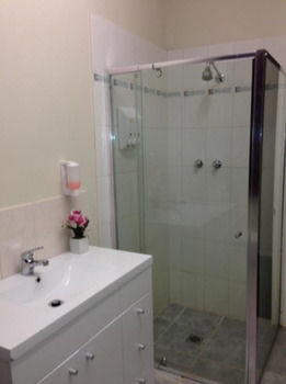 Carnegie Motor Inn - Surfers Paradise Gold Coast 4