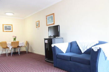 Carnegie Motor Inn - Surfers Paradise Gold Coast 12