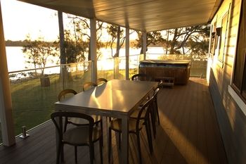 Dungowan Waterfront Apartments - Surfers Paradise Gold Coast 247