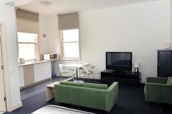 Yarra House Campus Summer Stays - Surfers Paradise Gold Coast 1