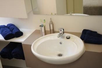 Yarra House Campus Summer Stays - Surfers Paradise Gold Coast 2