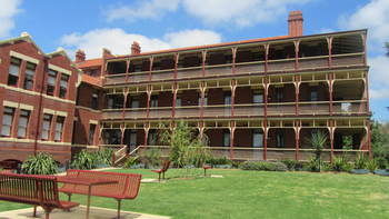 Yarra House Campus Summer Stays - Surfers Paradise Gold Coast 10