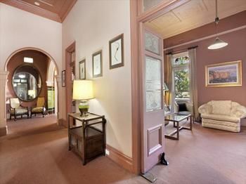 The Victoria & Albert Guesthouse - Surfers Paradise Gold Coast 11