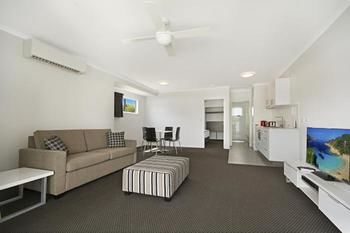 Cooroy Luxury Motel Apartments Noosa - Surfers Paradise Gold Coast 6