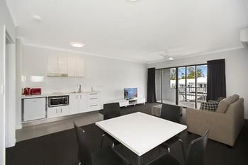 Cooroy Luxury Motel Apartments Noosa - Surfers Paradise Gold Coast 10