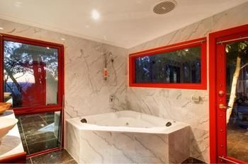 Mt Dandenong Imperial Retreat - Surfers Paradise Gold Coast 12