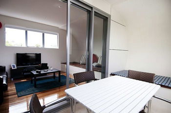 Position Perfect - Surfers Paradise Gold Coast 5