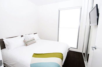 Position Perfect - Surfers Paradise Gold Coast 11