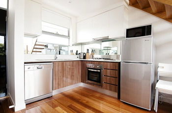 Position Perfect - Surfers Paradise Gold Coast 12