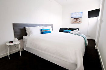 Position Perfect - Surfers Paradise Gold Coast 25