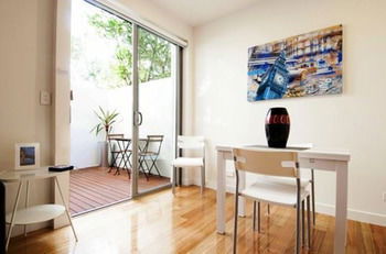 Position Perfect - Surfers Paradise Gold Coast 27