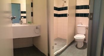 22 Travellers Accommodation - Hostel - Surfers Paradise Gold Coast 9