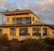 Dolphin Holiday House - Surfers Paradise Gold Coast
