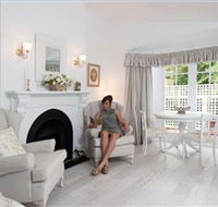 White Dove Cottage Bed and Breakfast - Surfers Paradise Gold Coast