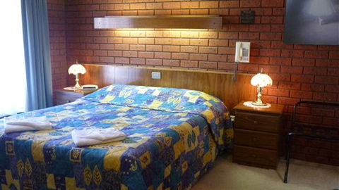 Tocumwal Motel - Surfers Paradise Gold Coast 1