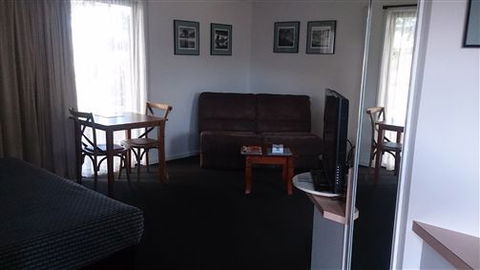 Budget On The Lake - Surfers Paradise Gold Coast 0