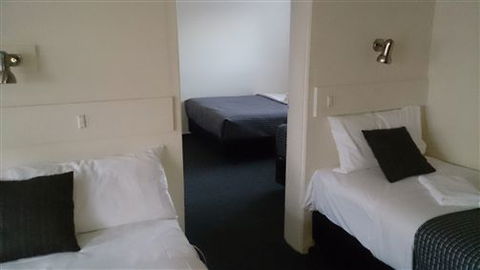 Budget On The Lake - Surfers Paradise Gold Coast 4
