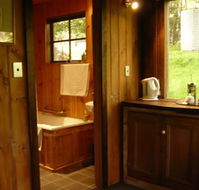 Braeside Mount Macedon Country Retreat and Bed  Breakfast - Surfers Paradise Gold Coast