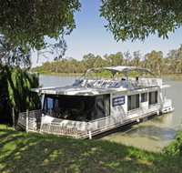 Boats and Bedzzz - The Murray Dream self-contained moored Houseboat - Surfers Paradise Gold Coast