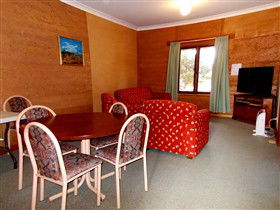 Mud Hut Motel - Surfers Paradise Gold Coast 2