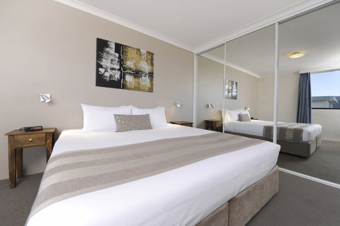 Assured Waterside Apartments - Surfers Paradise Gold Coast 3