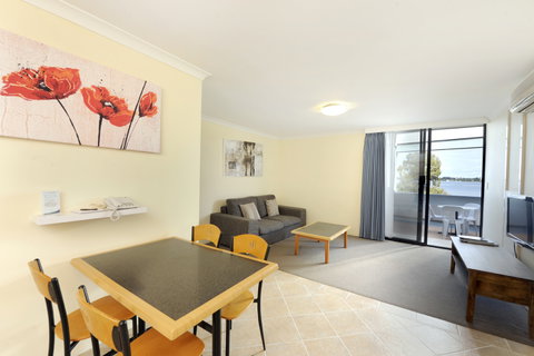 Assured Waterside Apartments - Surfers Paradise Gold Coast 2