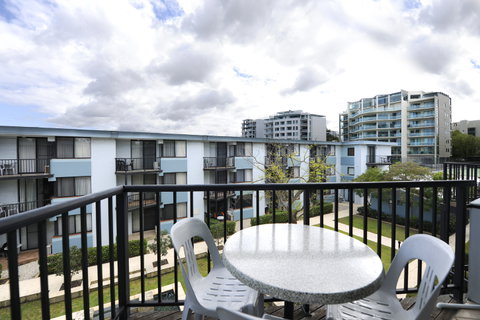 Assured Waterside Apartments - Surfers Paradise Gold Coast 6