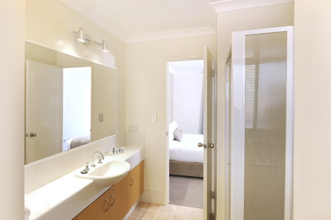 Assured Waterside Apartments - Surfers Paradise Gold Coast 7