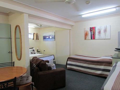 Ayr Max Motel - Surfers Paradise Gold Coast 1