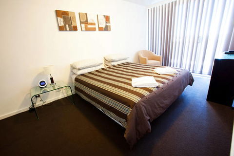 B7 Honeysuckle Apartments - Surfers Paradise Gold Coast 3