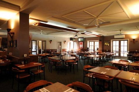Caledonian Hotel Motel Echuca - Surfers Paradise Gold Coast 2