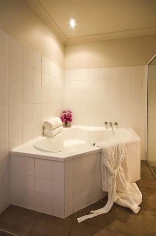 Kimberley Grande - Surfers Paradise Gold Coast 5