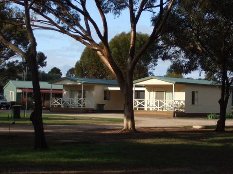 Laura Community Caravan Park - Surfers Paradise Gold Coast 0