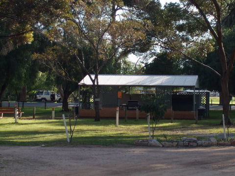 Laura Community Caravan Park - Surfers Paradise Gold Coast 1