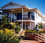 Lovering's Beach Houses - The Whitehouse Emu Bay - Surfers Paradise Gold Coast