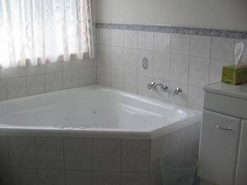 Macburn Self Contained Cottages, Dog Friendly - Surfers Paradise Gold Coast 0