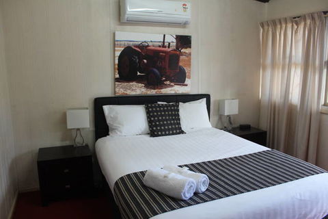 Merredin Motel & Gumtree Restaurant - Surfers Paradise Gold Coast 0